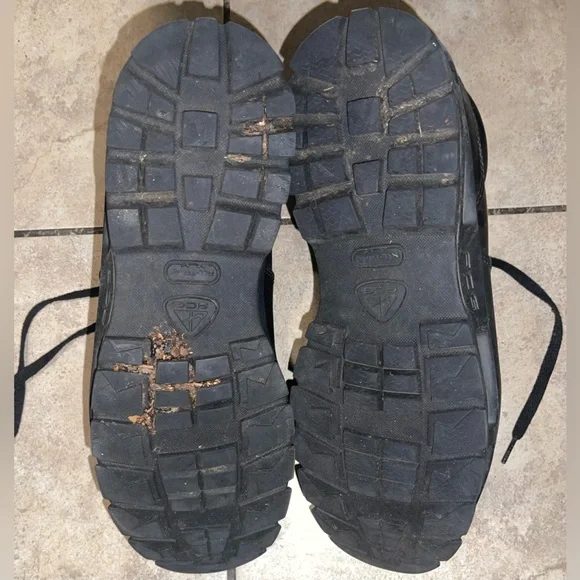 NIKE AIRMAX BOOTS WITH RED WING SOLES - Picture 6 of 8